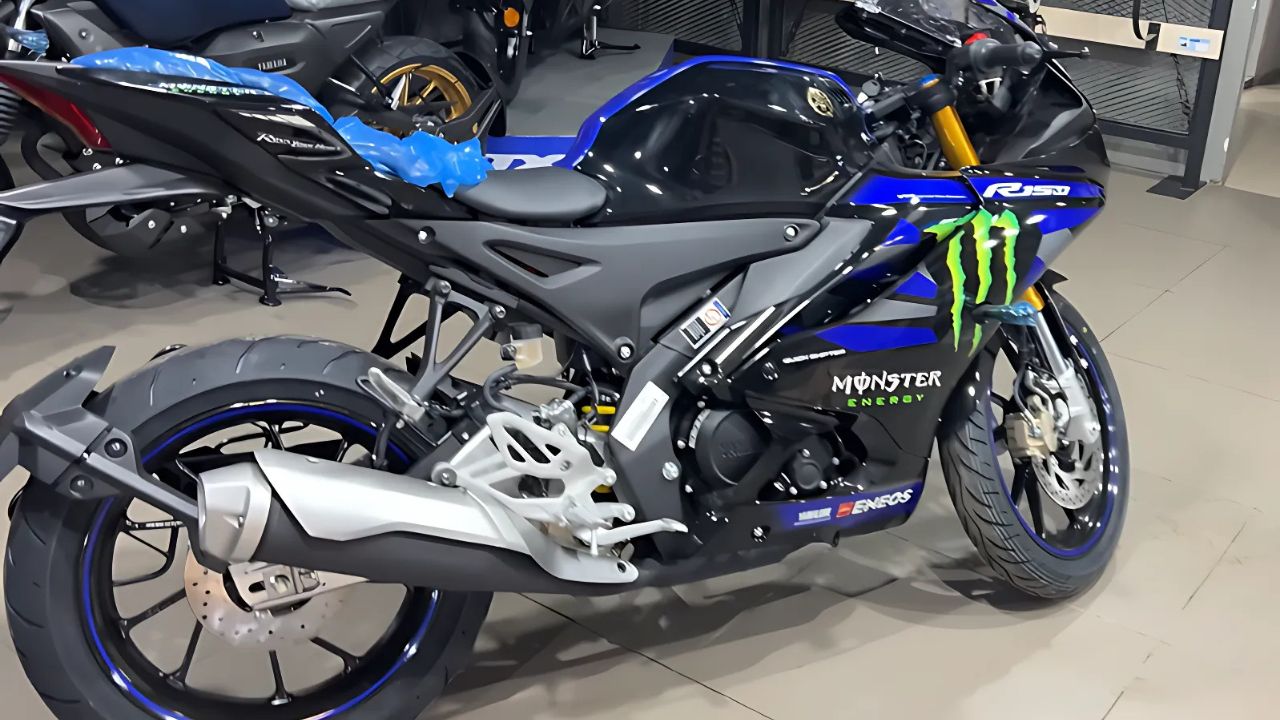 Yamaha R15 v4 Carbon Fiber Edition: जानिए क्या है इसके नए फीचर्स और परफॉर्मेंस का राज